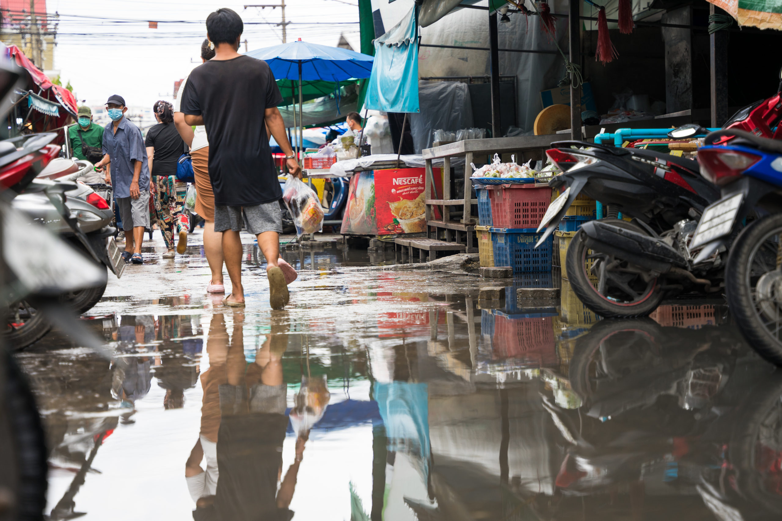 One Health article - flooding at a fresh market in Chiang Mai, Thailand