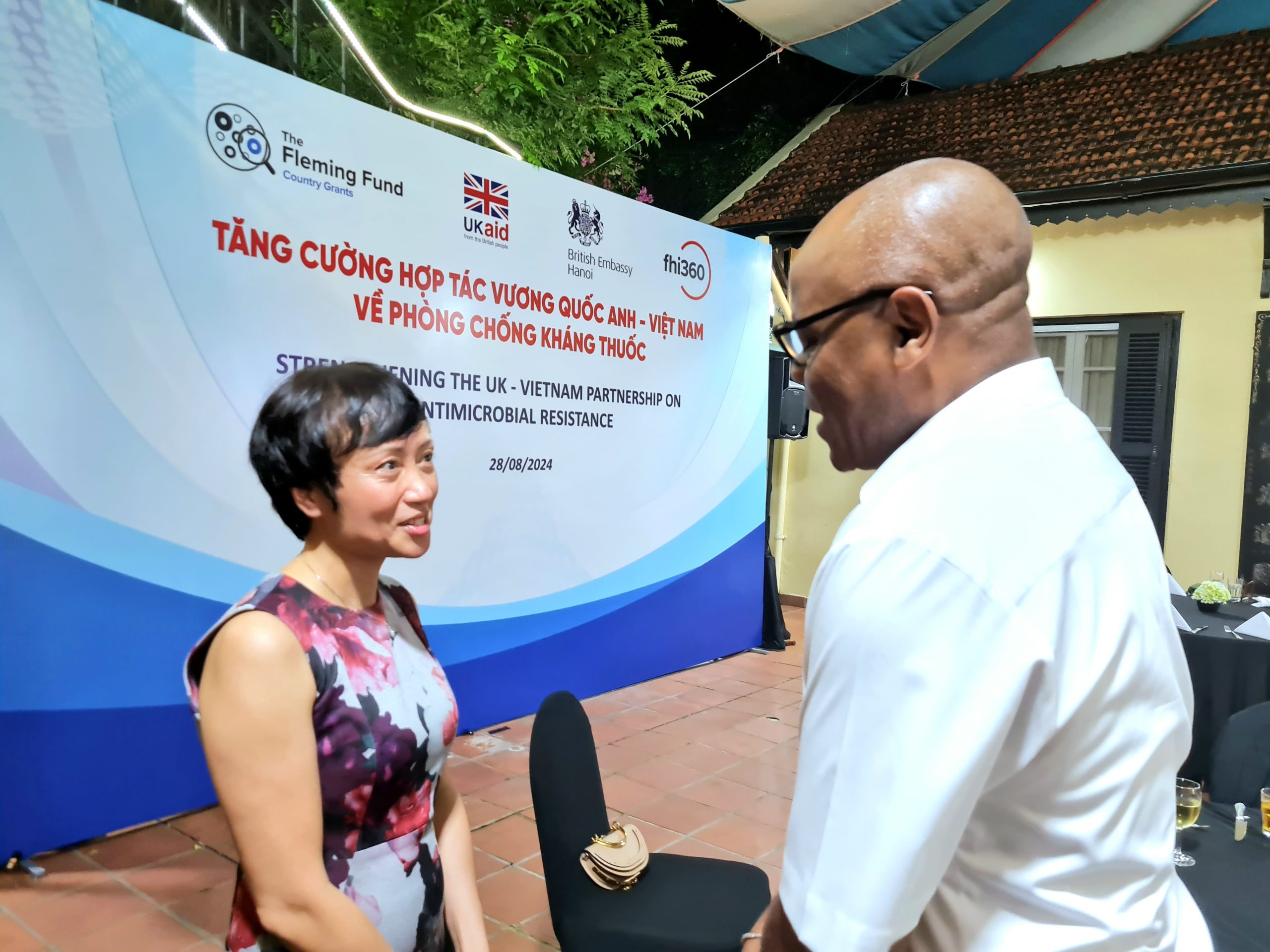 Dr Thu Nam speaking with Mr. Rémi Nono Womdim - FAO Representative to Vietnam.